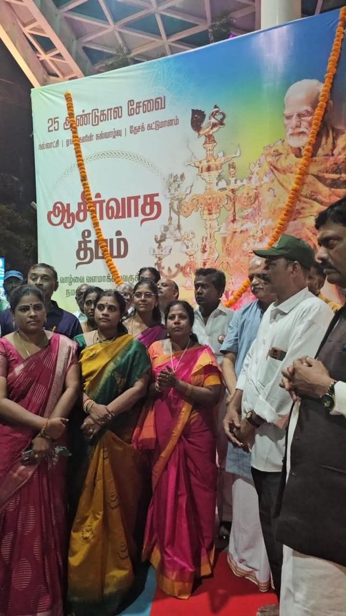 blsanthosh's tweet photo. Participated in Ashirwad ka Diya as part of Sewa Sankalp Abhiyan at newly renovated Park Station under Amrut Bharath initiative . 

Many beneficiaries of MUDRA , Svanidhi , PM Suryaghar , Ayushman Bharath schemes also joined us . 

#AshirwadKaDiya https://t.co/MJQ5cISaqT