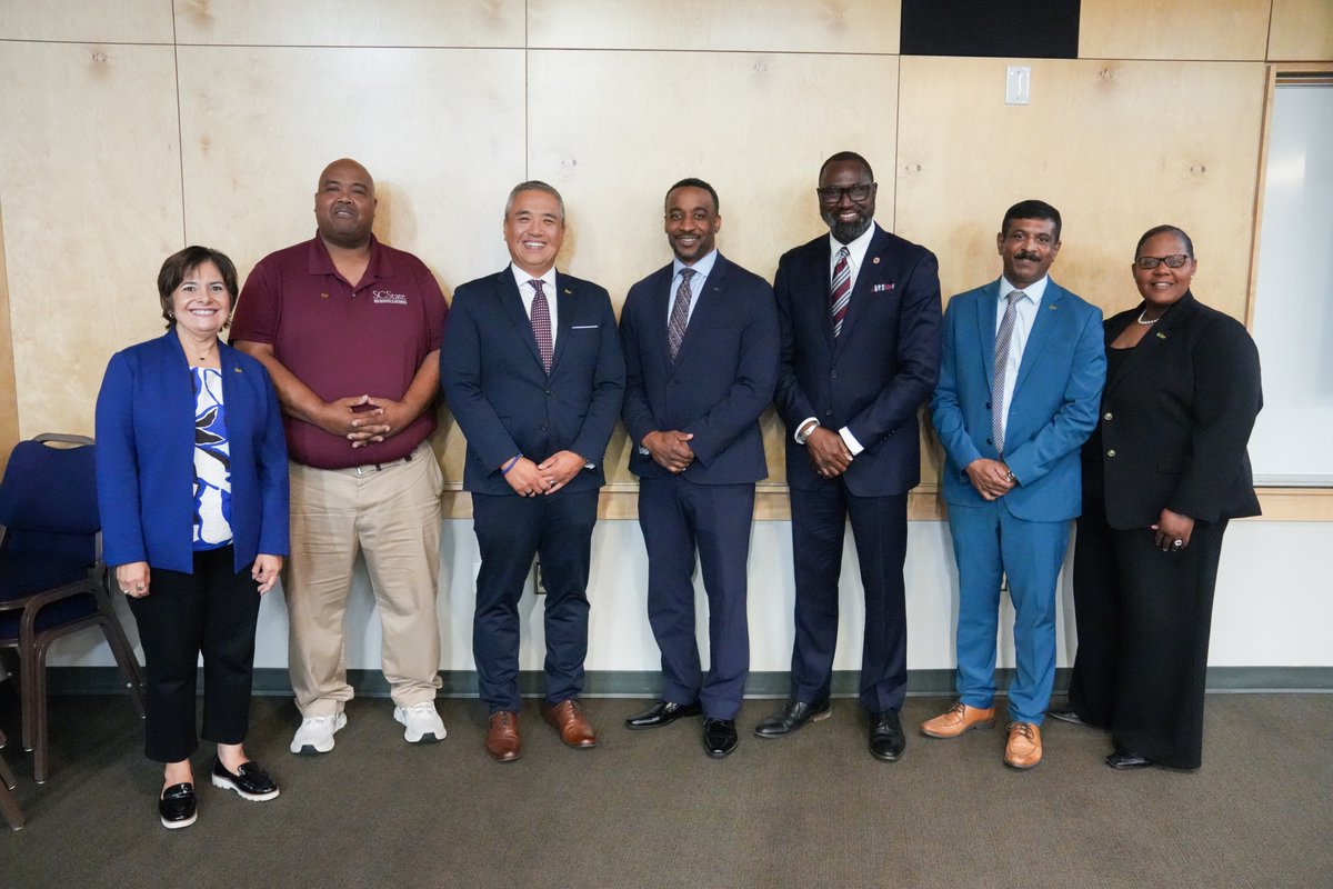 SCState1890's tweet photo. During #AgAndLandGrantWeek, we were pleased to welcome Joon Park, USDA Agricultural Research Service administrator, to SC State University.

During his visit, Park met with USDA and 1890 Ag Innovation Scholars, giving students an opportunity to hear about his journey with USDA. https://t.co/Hl6dSsVQSX