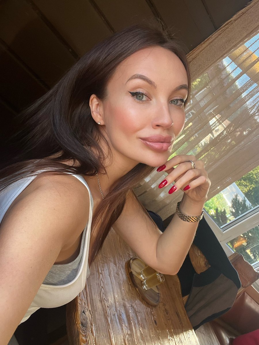 mari_fain's tweet photo. Ждала самогон и дождалась. https://t.co/tK5iPQSfS1