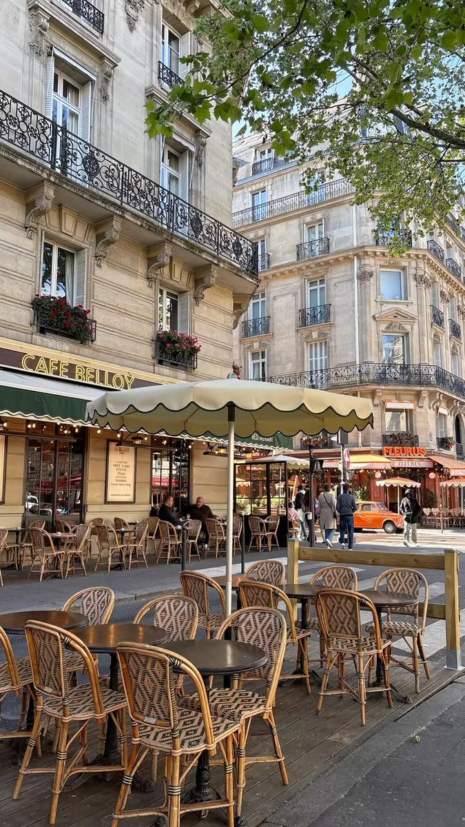 reminiscinbby's tweet photo. Paris, France https://t.co/QvDaCNeysE