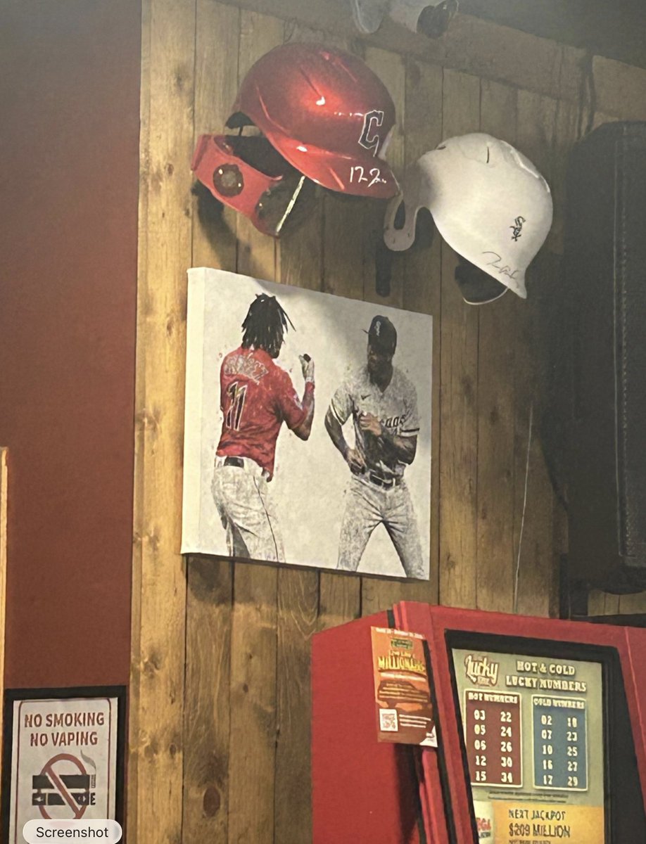 DomCardboard's tweet photo. Spotted in a Cleveland Bar 🥊 

…Priceless 😂 https://t.co/SwVoEE8xM7