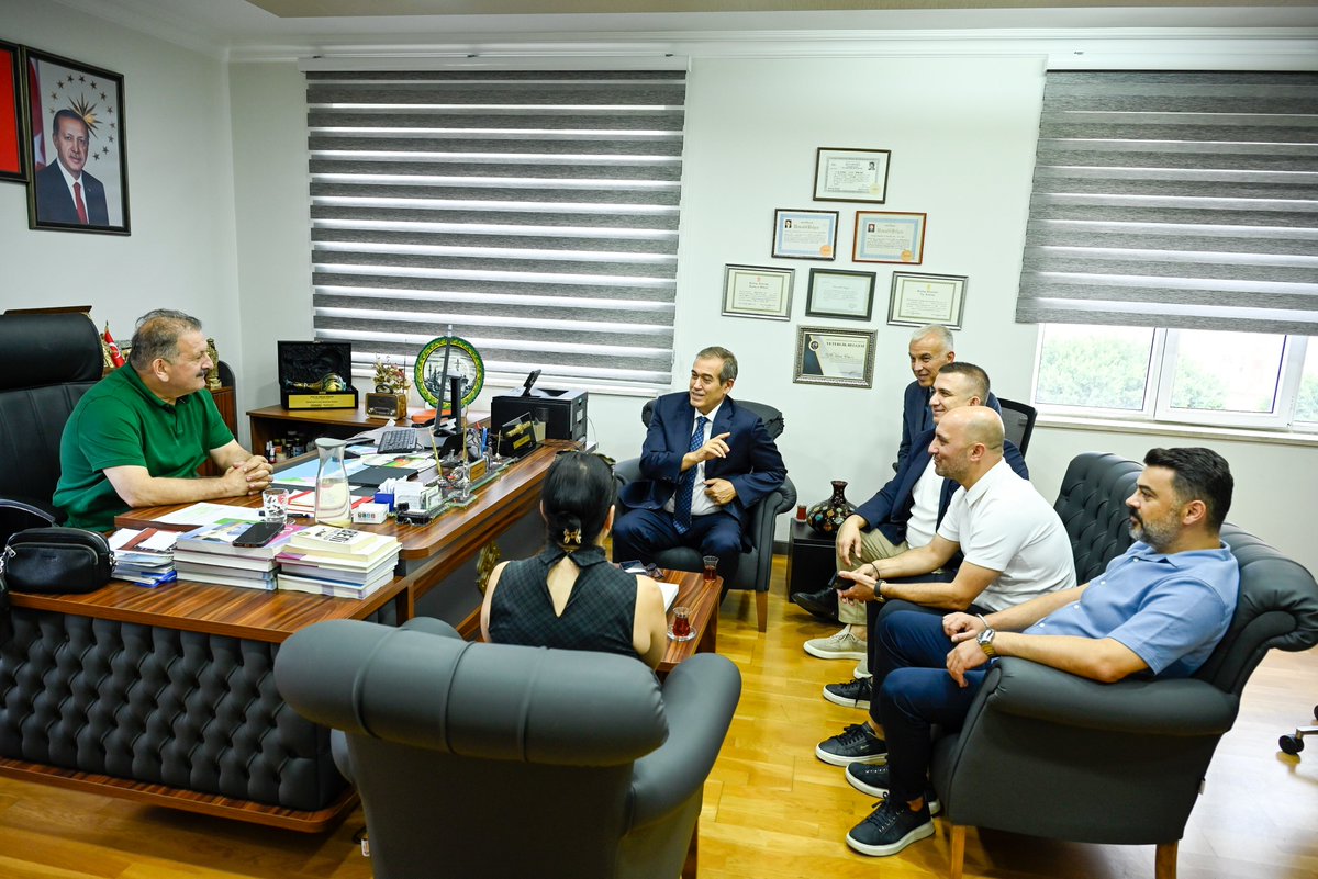AntalyaTSO's tweet photo. Yönetim Kurulu Başkanımız Yusuf Hacısüleyman, 42. Grup (Uzmanlaşmış Destek Hizmetleri) Meslek Komitemiz ile Antalya İl Sağlık Müdürü Prof. Dr. Behzat Özkan’ı ziyaret etti. Ziyarette, sağlık sektörünün yanı sıra sağlık hizmetlerinin sürdürülebilirliği ve bu alanda faaliyet gösteren işletmelerin karşılaştığı sorunlar üzerine değerlendirmelerde bulunuldu. Ziyarete, 42. Grup Meclis Üyelerimiz Serkan Bahar, Naci Ataseven ile Komite Başkanı Vedat Koç katıldı.

@YHacisuleyman07 @bogachangoksu @HakanPakal @MuratTOTOS @haticeoztr @huseyinsari_sar @KAPALIYOL @AhmetKasapoglu8 @aozgurkaragoz @behcetulker @aslisahintekin @TOBBiletisim @RHisarciklioglu