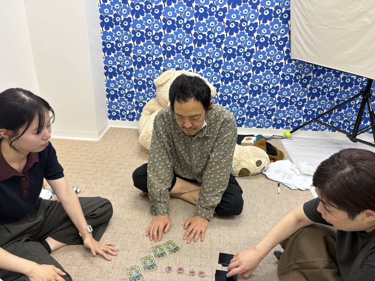 asada_taiki's tweet photo. 自主稽古。ゲームと甘味を持って顔を出す。芝居に合わせて音を出してみる。音響練習。一通り終わってからゲームやって解散。

一週間後は初日か。お席いっぱいあります。どうぞよろしくお願いします🙇

#ストーンエイジ https://t.co/FZXVXjAPZP