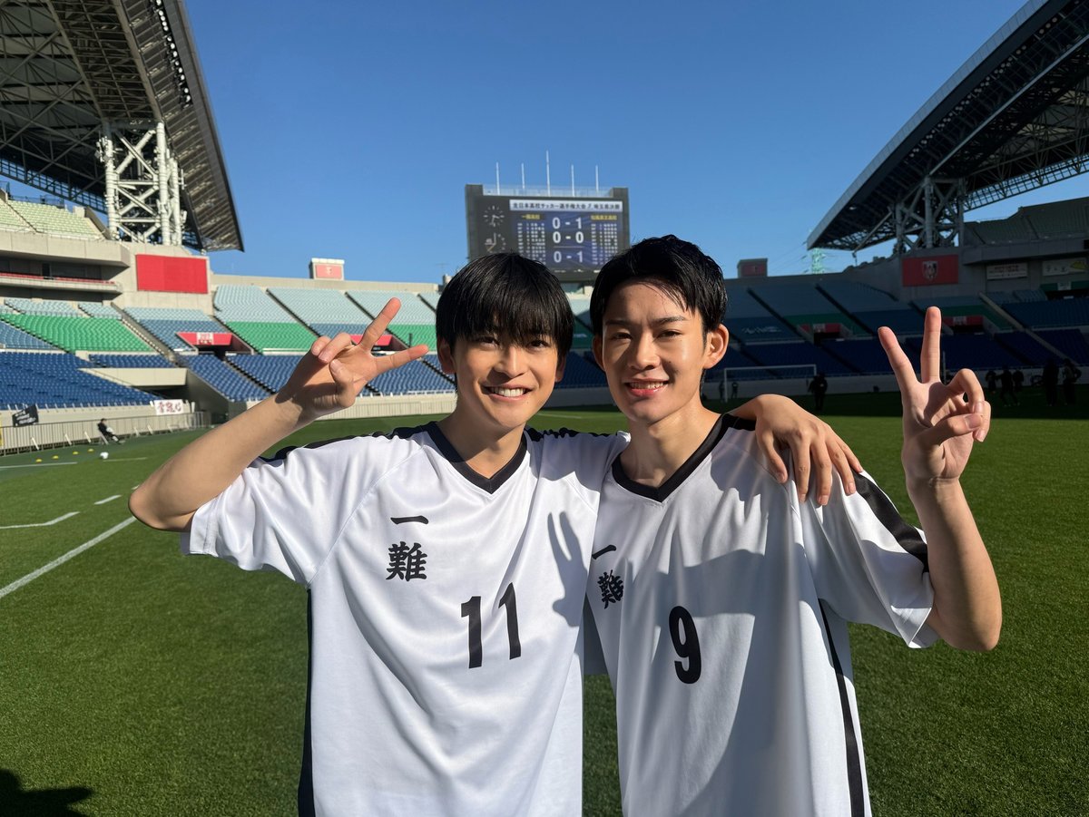 BLUELOCK_MOVIE's tweet photo. ◆ ──  #ブルーロック日誌 ── ◆

本日は
#高橋文哉 さん
#倉悠貴 さん、 #山時聡真 さんの
オフショットを公開📸

本作の始まりの場所⚽
ぜひ何度でもお楽しみください✨

映画『#ブルーロック』
大ヒット上映中！
#エゴい https://t.co/fF37a1D2Wf