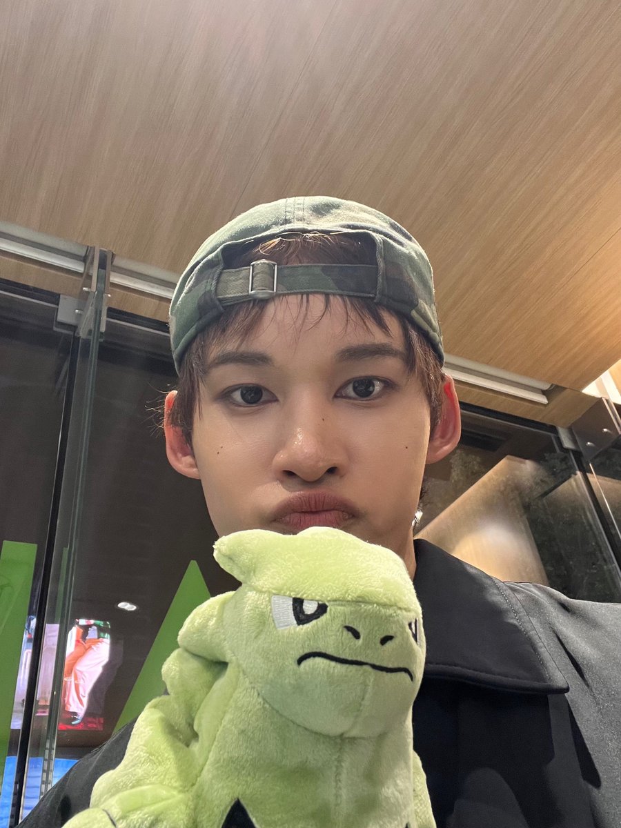 Briellestar9's tweet photo. You see us standing on Victory Road wyd @1VERSE_official #5TARZSELCADAY #5ZSD #LOOP_LOCKDOWN https://t.co/zYeVsJExOd