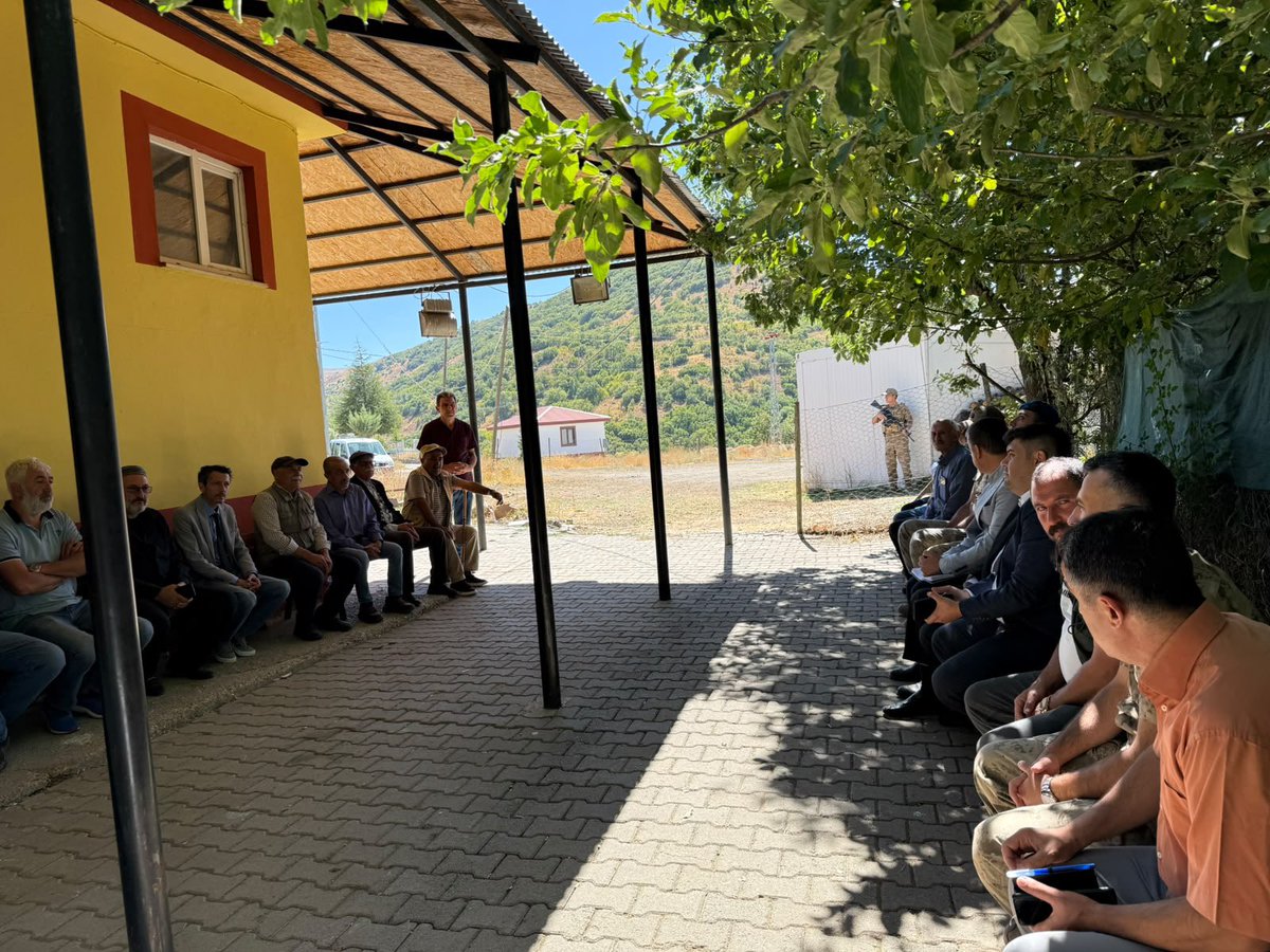 tckarakocan23's tweet photo. Kaymakamımız Sayın Furkan SEYMAN,İlçe Jandarma Komutanı J.Kd.Ütğm. Mustafa AKAR,  İlçe Yazı İşleri Müdürü Mustafa Kuzu ve İlçe Özel İdare Müdürü Selçuk Havuçgil ile birlikte köy ziyaretleri kapsamında;
📍 Bazlama
📍Alabal
köylerini ziyaret etti. https://t.co/ETmb2VRAHR