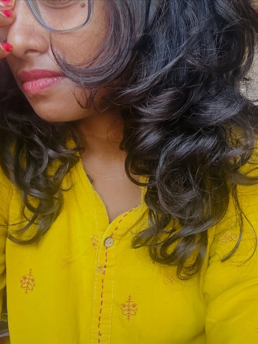 DestinyOedpia's tweet photo. Spring flowers, a stylish haircut, and a cool vibe. https://t.co/nYr5k0oxNr