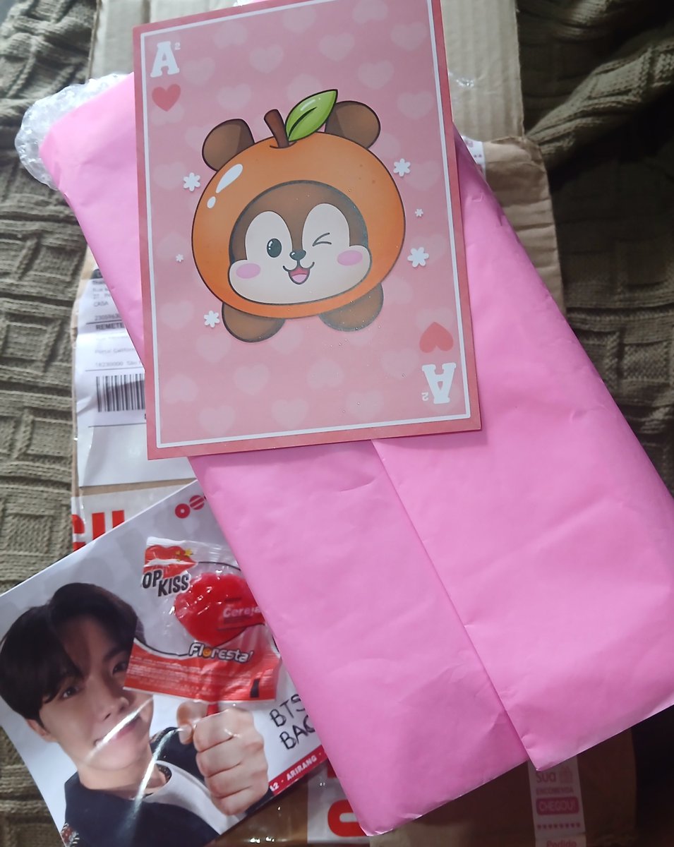 9496Thais's tweet photo. Quero agradecer as meninas da @A2CEGs por tornar isso possível,a peça ms importante desse show,minha Army bomb chegou direitinho e funcionando perfeitamente.
Como sempre a caixa super cheirosa e cheia de gliter.🥰🥹🙌🏻 https://t.co/KPqtMELrXz