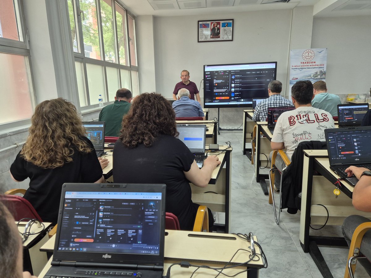 trabzonyegitek's tweet photo. Türkiye Yüzyılı Maarif Modeli Yapay Zekâ Okuryazarlığı Programı kapsamında Trabzon’da eğitim planlama toplantısı gerçekleştirildi.
@hasan_uygun91 @yedamlaci @mehmetural61 @mebyegitek @Trabzon_MEM https://t.co/jUjSe7n4rc