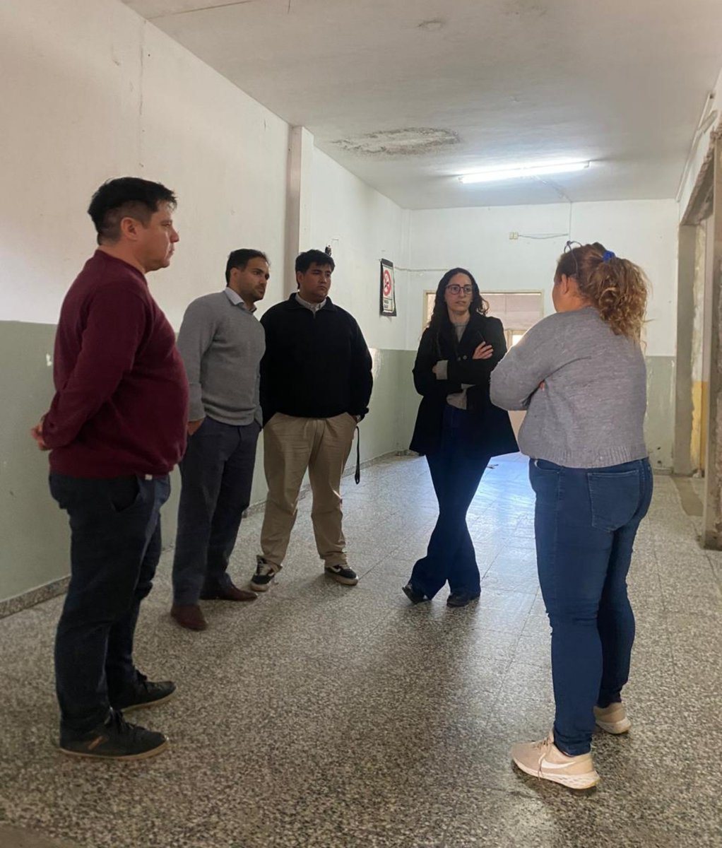 ASocialPrimaria's tweet photo. #Hoy estuvimos en la Sociedad de Fomento Sargento Barrufaldi,junto a la @subsecgobierno, reunidos con parte de la Comisión Directiva para conversar sobre distintas situaciones del barrio y proyectar juntos el trabajo del próximo año.

@jaimemendezh 
@yesicagrillo https://t.co/1DzOw9Dr1X