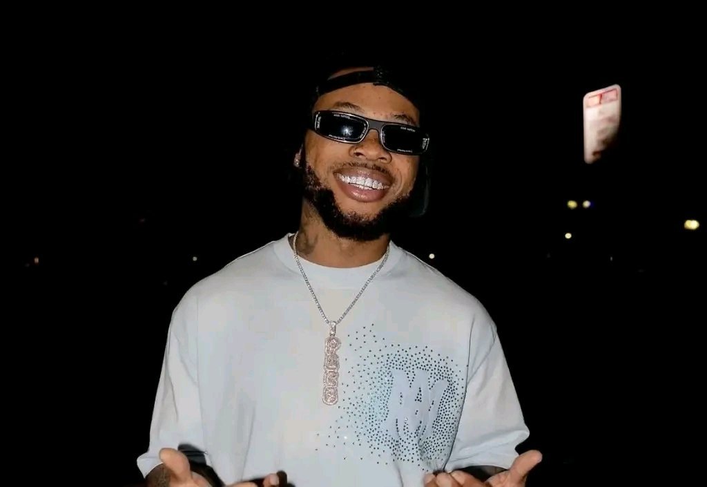 AmukokoBreed's tweet photo. Wizkid na dey show love them go say e dey low key 😭💔

. https://t.co/KIH6hqxU1K