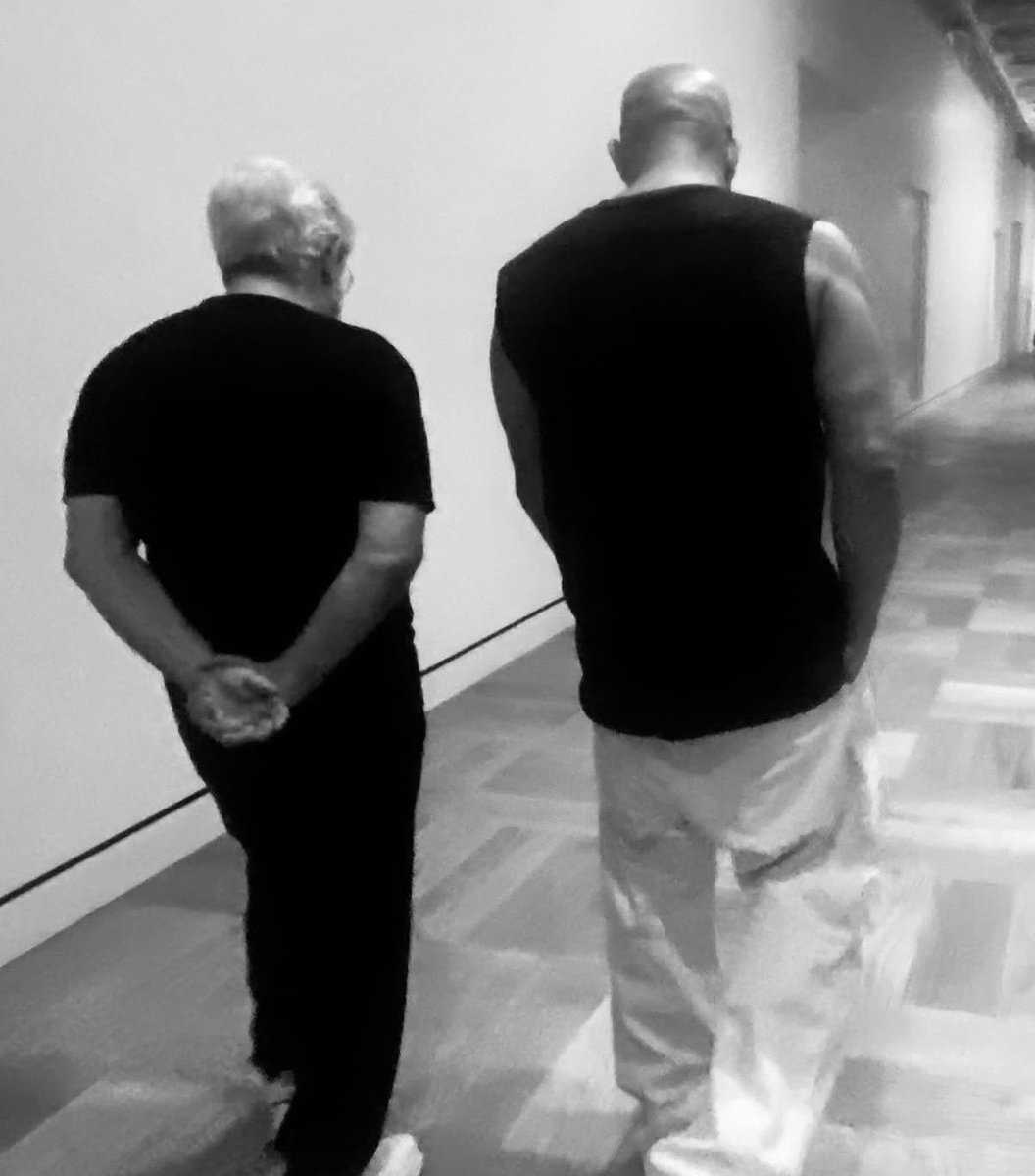 DiscussingFilm's tweet photo. Vin Diesel has shared a photo of him meeting George Lucas.

“Architects of mythology.” https://t.co/lzDUxgnHVw
