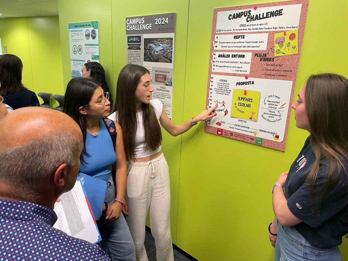 universitatURV's tweet photo. 👏Estem d'enhorabona! El Govern reconeix el Campus Challenge com a experiència d’aprenentatge basat en reptes reals al territori. Aquesta iniciativa de la #URV sorgida al Campus Terres de l'Ebre rep la distinció Jaume Vicens Vives a la qualitat docent.

👉https://t.co/1tSv4EgLHr https://t.co/RgMOabrKH1