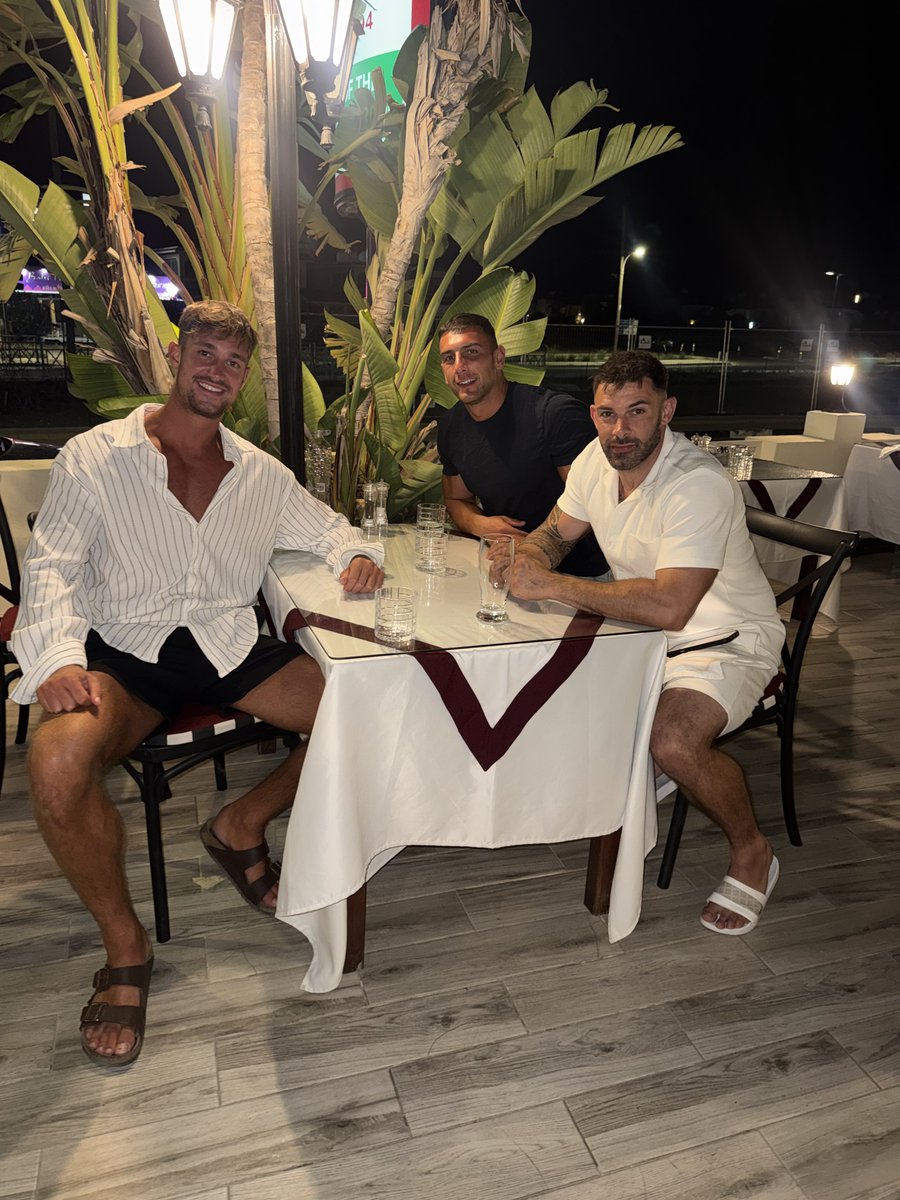 AlphaMatty1's tweet photo. 3 handsome jacked kings. 

Someone give us there card to pay our bill. 

@AlphaMuscleGod7 https://t.co/U0AsTwGTKI