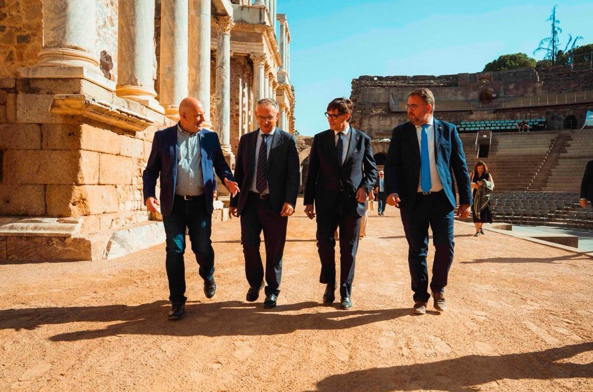 salvadorilla's tweet photo. L’acord de col·laboració entre el Teatre Romà de Tàrraco i el Teatre Romà de Mèrida és un nou exemple del compromís de les institucions amb la cultura i el patrimoni. Cooperar, compartir coneixement i valorar el llegat és també construir país i projectar-lo internacionalment. https://t.co/7D5HK7sbCh