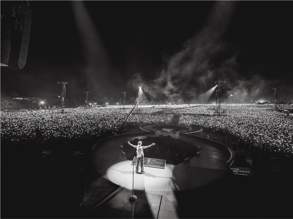Giusy_Ultimo's tweet photo. Scrivevo "Dio, vorrei un mio concerto" la gente sotto e la mia voce al centro https://t.co/d36uA4IANb