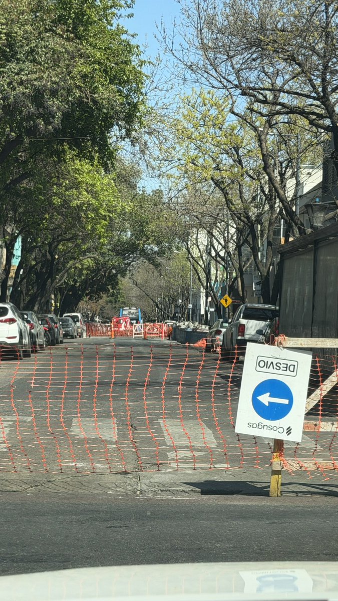 AngeldebritoOk's tweet photo. Cuando @gcba van  avisar los cortes unas cuadras antes?
Por qué no colaboran Con el tránsito? https://t.co/s2G9wOo8ZT