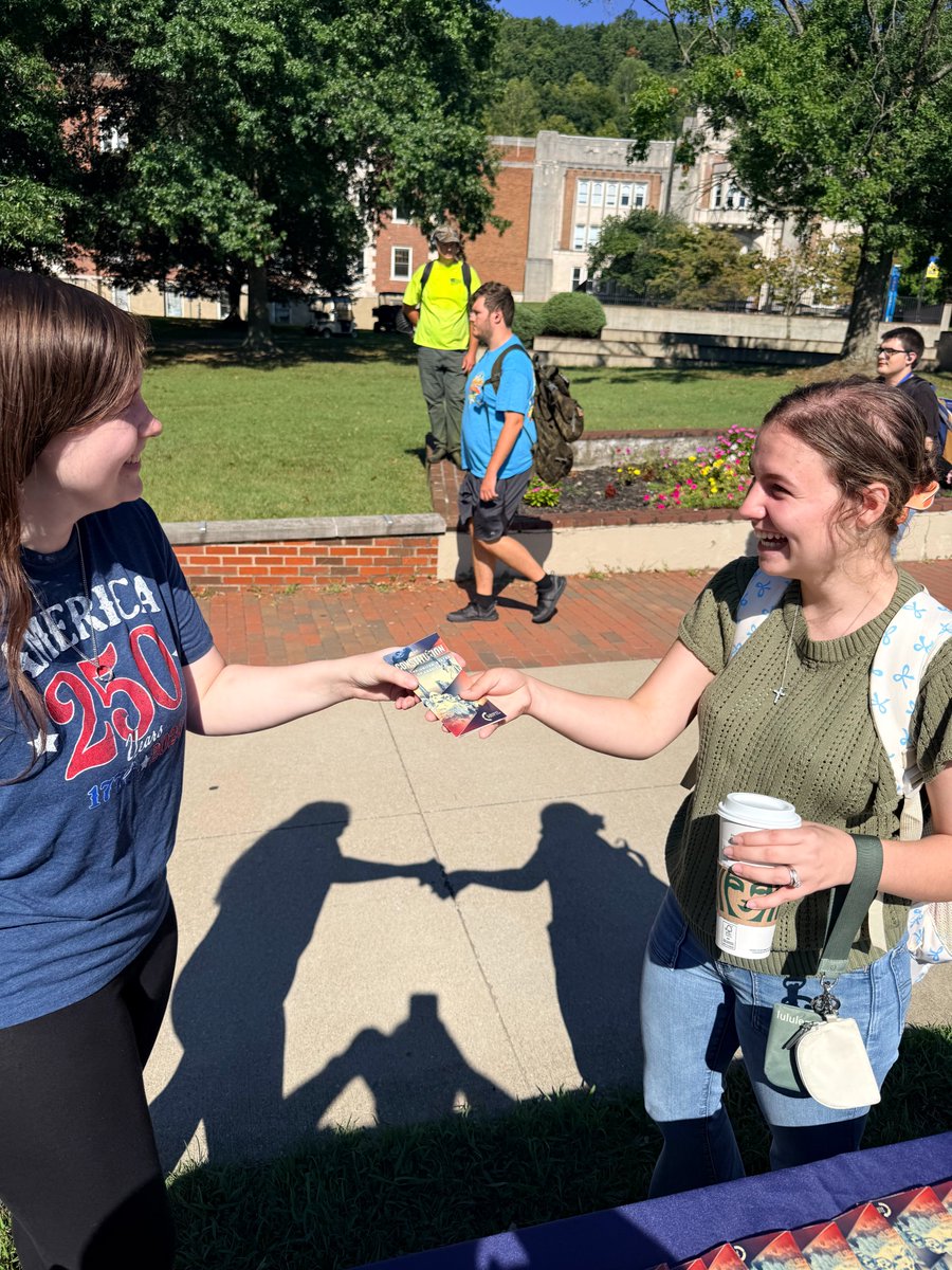 TPUSA_Morehead's tweet photo. Not only is it Constitution week, but Tuesday was also national voter registration day!  We made sure to hand out many pocket Constitutions and check registrations. Thank you to Noel and from the Leadership Institute for helping too!

-
@TPUSAStudents @LeadershipInst https://t.co/s0gEeaqCue