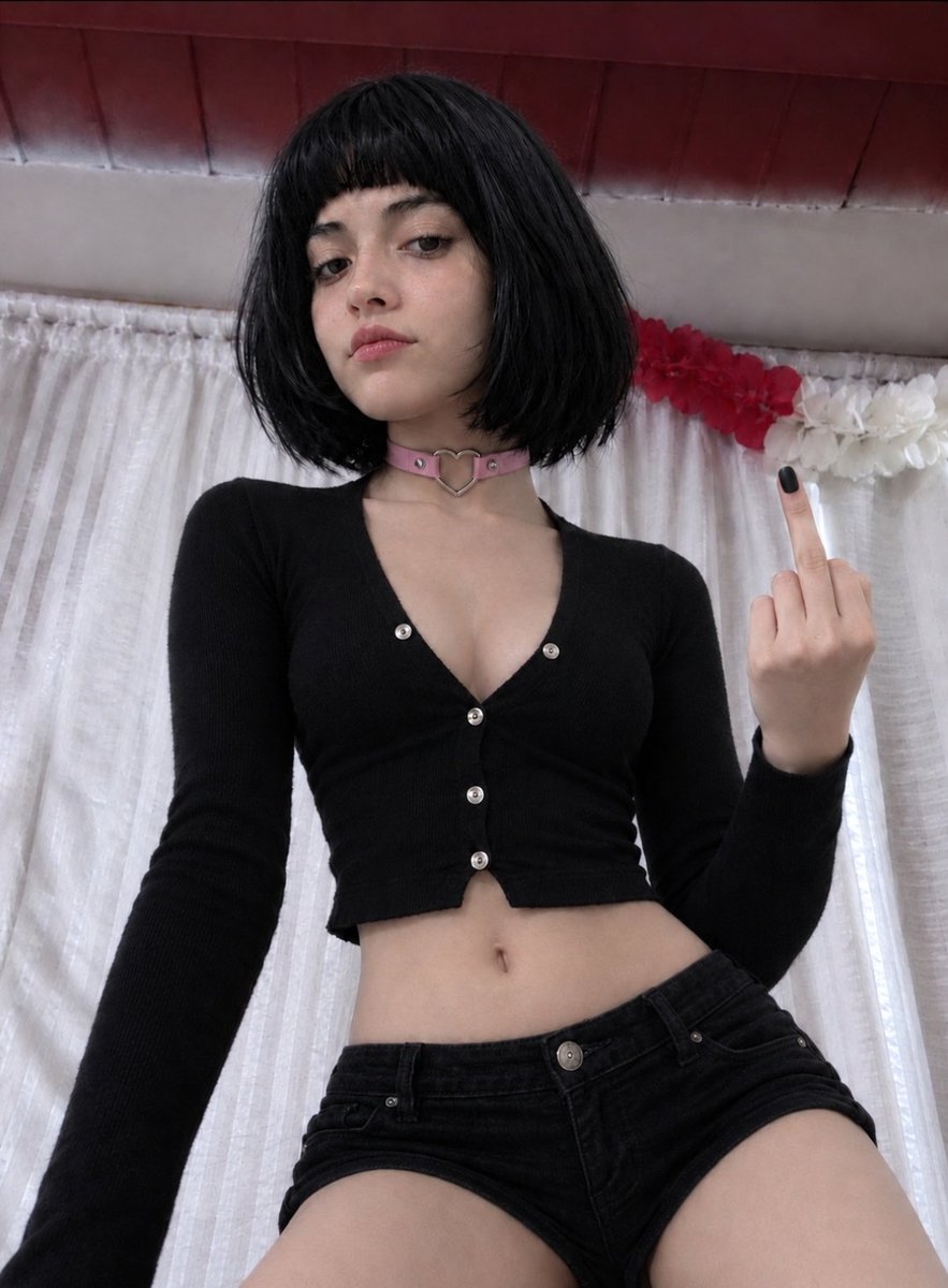 MiniGothGirl's tweet photo. Pajeros de mierda LOS AMO 💜
Les gusta mi outfit ?
#nolimits #nsfwtwt #nsfwtwtًً https://t.co/qXcmhbhWES