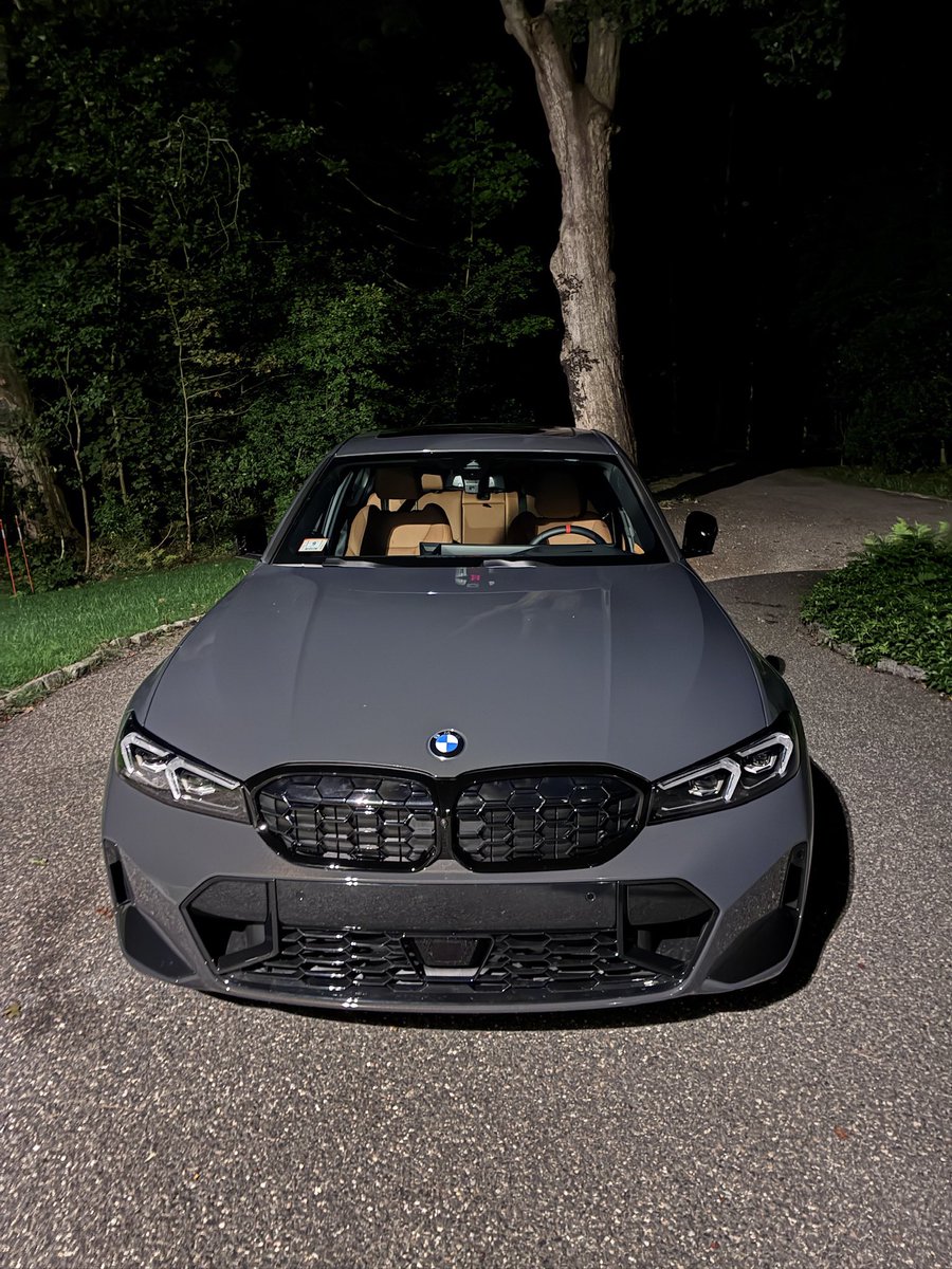 SackedSmokey's tweet photo. Night shot of the M340i. It looks insane in this https://t.co/P2CYDb57pW