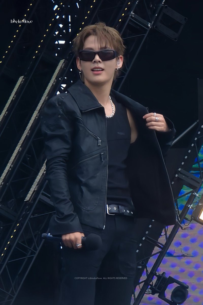 blvckoflove's tweet photo. 260726 워터밤 

🕶️🔥

#wayfboys #웨이프보이즈 #JUNMYEONG #이준명 #준명 https://t.co/7K7RBtlwXv