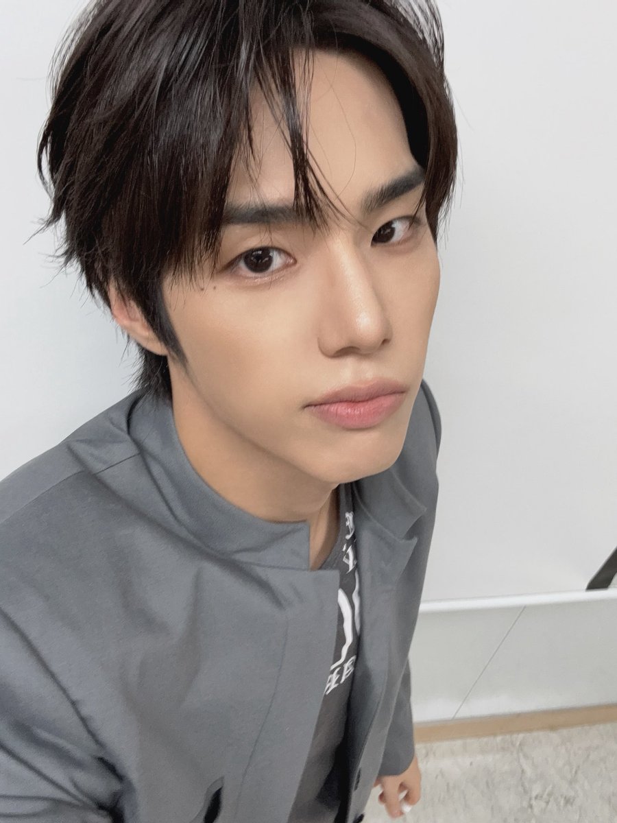 82Message's tweet photo. [#킹왕짱_사랑해]
수원여대 불러주셔서 너무 감사합니다🖤🖤
너무 즐거웠어요 짜라매🖤

#82MAJOR #82메이저 #에이티투메이저
#황성빈 #HWANGSEONGBIN https://t.co/0waT4QDgN5