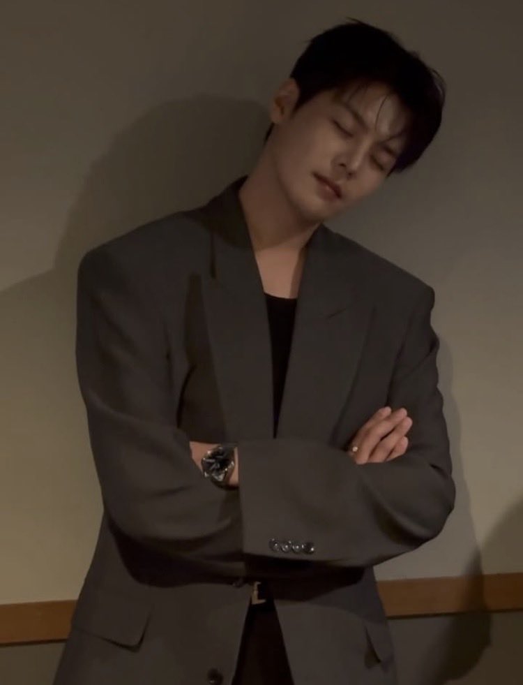 ryeoun_486's tweet photo. 9월 상태 : 우웅… 오빠 보고싶다 https://t.co/5lCungWvIT