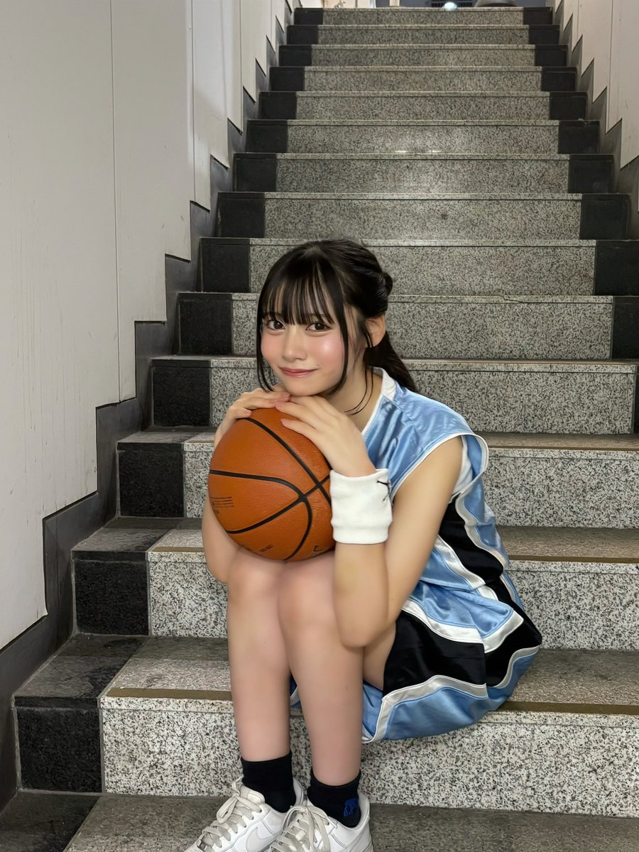 kotoha_parepare's tweet photo. スリー決めたらお願いきいてくれる？🏀♡ https://t.co/ojBjoxMTRa