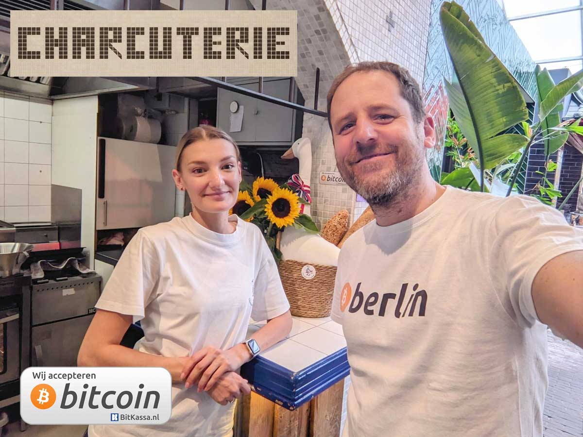 PatrickvdMeijde's tweet photo. Look who I helped accepting bitcoin today! Charcuterie &amp; Borrelplanken is the latest food stand in the Foodhall Arnhem to accept bitcoin. For a few sats she happily serves you some freshly sliced ​​hams, high-quality cheeses and snack dishes. Or the typically Dutch bitterballen. https://t.co/XxlTuEz96Y