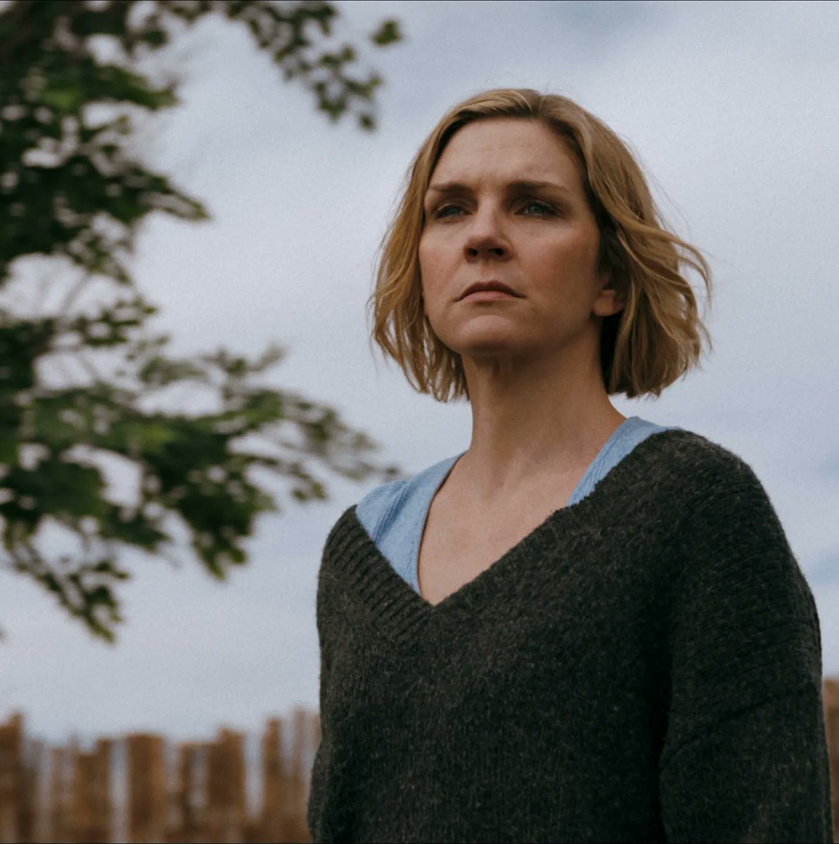 populicc's tweet photo. İlk başrolü için 53 yaşına kadar bekleyen Rhea Seehorn, ilk Emmy Ödülü'nü 54 yaşında kazandı. https://t.co/Oeqj4miRLW