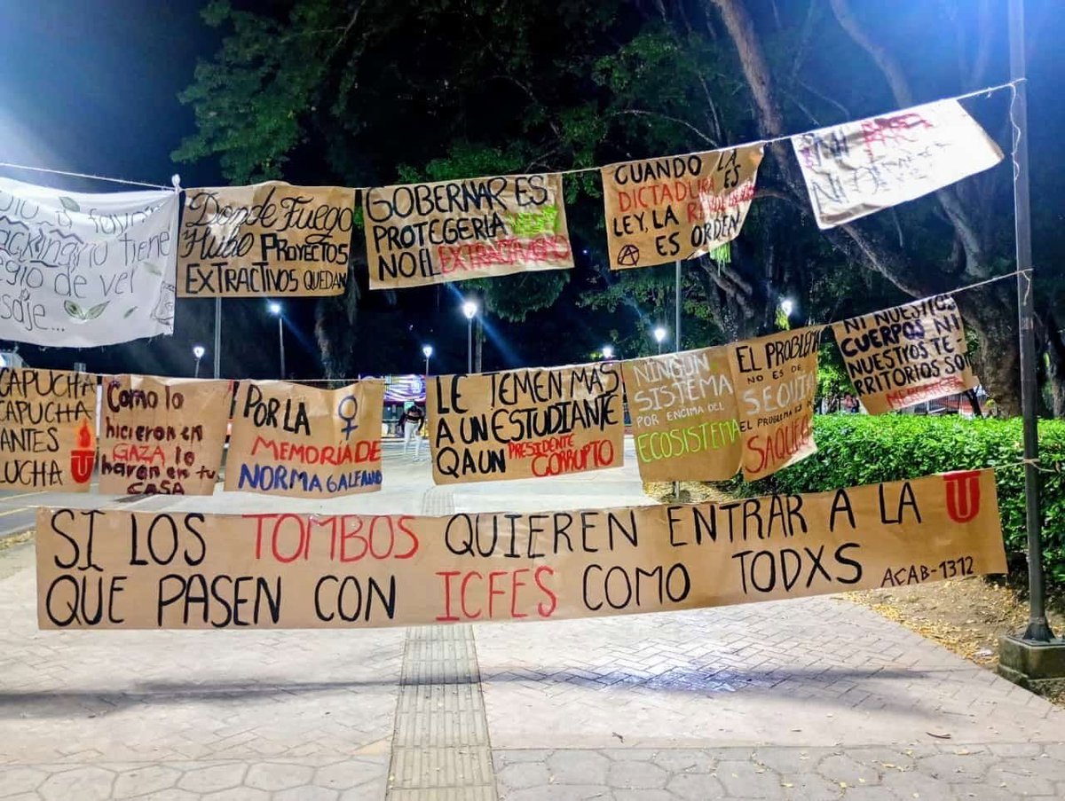 nacional_memes's tweet photo. No al 🚫 ESMAD 🚫 en ninguna universidad pública de mí país. 🇨🇴

Los compas de la Universidad del Tolima 🐷 https://t.co/eT27uNW9wX