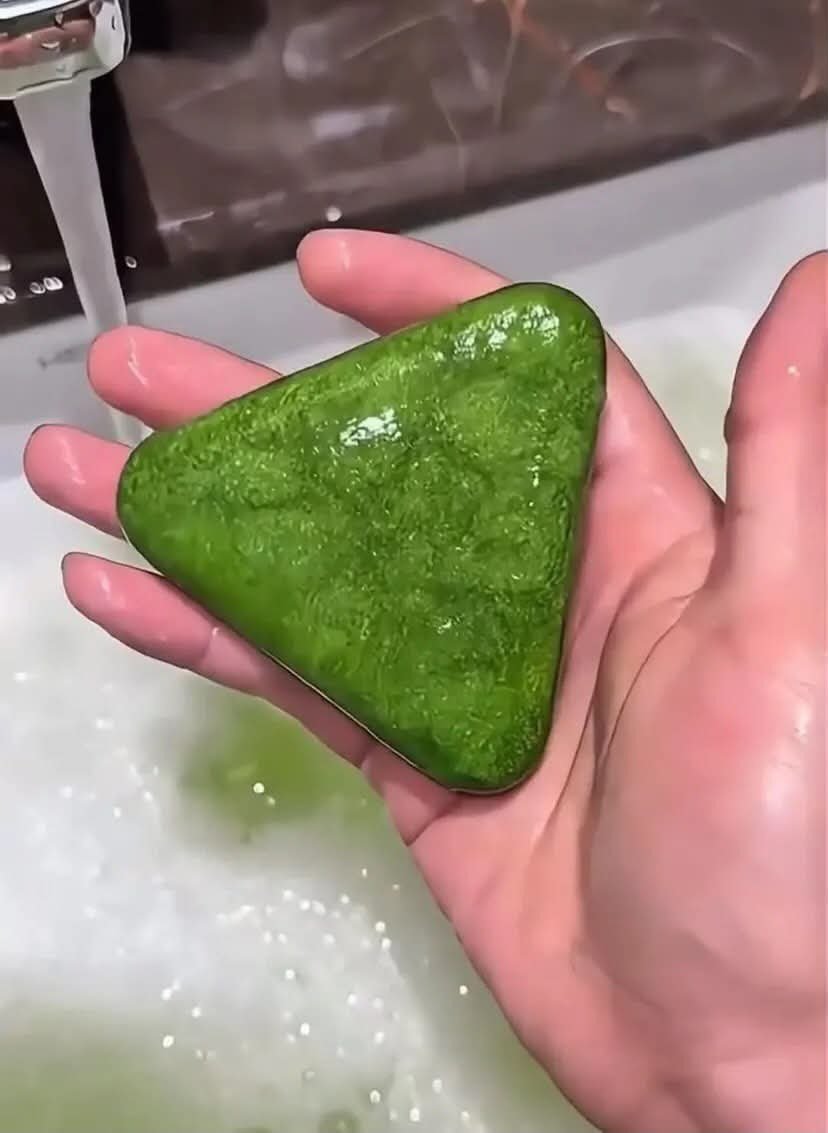 cuongnailsd5m's tweet photo. I owe shampoo bars an apology because… why is my scalp this clean and my hair looking fuller lately? 😭🌱 https://t.co/W27FpDTo8t