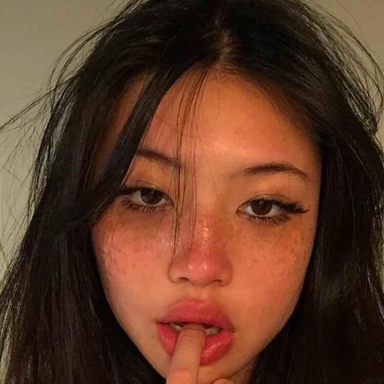 domgoonerX's tweet photo. Beabadoobee is peak faceporn https://t.co/5uX8ASokAH
