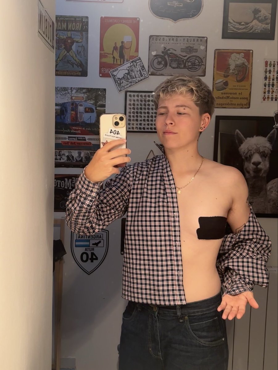 imxashx's tweet photo. me and my chopped shirts are making quite a good team https://t.co/3BdnTR2YMu
