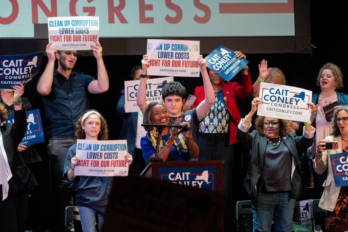 CaitforNewYork's tweet photo. #TeamCait SHOWED UP last night! Thank you to the nearly 1,000 people who took time out of your busy schedules to get into the arena and join our fight against Washington corruption and for the better, more affordable future that the Hudson Valley deserves.

And to our guest of honor, @PeteButtigieg, I’m so proud to have your support in this race. From one veteran to another — it truly means the world.

We have 47 days to send Mike Lawler packing. So let’s go out there, fight like hell, and win!