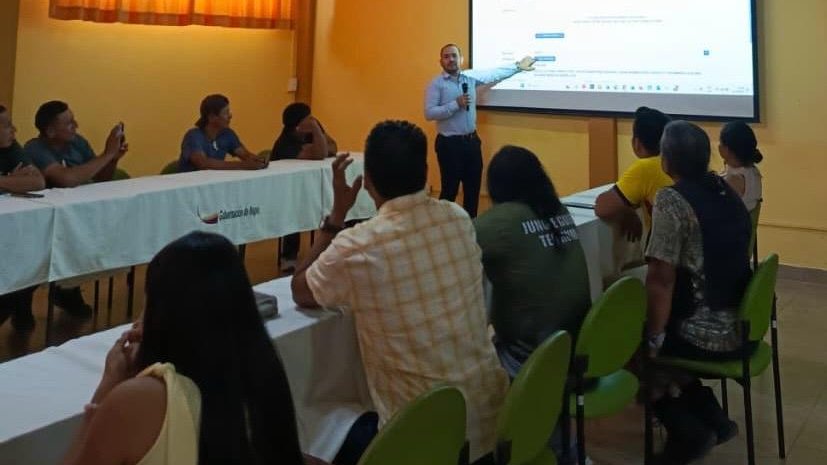 SRIoficialEc's tweet photo. #SRIenNapo

En Tena, capacitamos a 20 guías turísticos sobre deberes formales y el uso del #FacturadorSRI.

Fortalecemos sus conocimientos tributarios para promover una gestión responsable y contribuir al crecimiento sostenible del sector turístico en la provincia. https://t.co/Kmw0a2zd0l