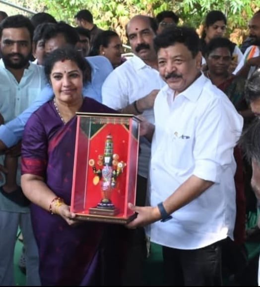 PurandeswariBJP's tweet photo. ✨రాష్ట్ర పర్యాటక, సాంస్కృతిక, సినిమాటోగ్రఫీ శాఖామంత్రివర్యులు, సోదరులు శ్రీ కందుల దుర్గేష్ గారికి జన్మదిన శుభాకాంక్షలు... 💐 https://t.co/g6xAwiLT4o