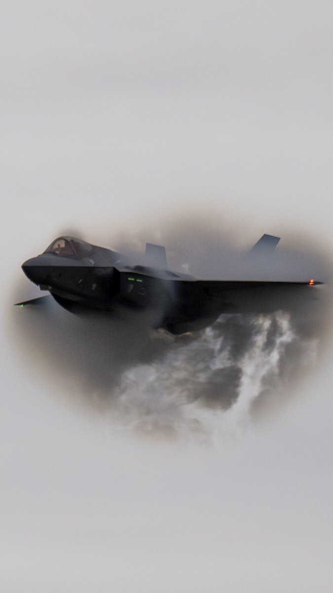 Remnantize's tweet photo. F-35A Lightning II https://t.co/UqScvTHd6K
