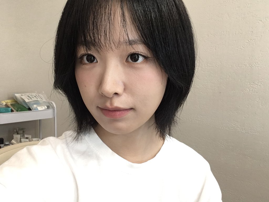 frombomin's tweet photo. 30대가되어도.얼굴반쪽되어도.
넌영원히흰머리오목눈이야~~
듀 https://t.co/p6tky5cBGU