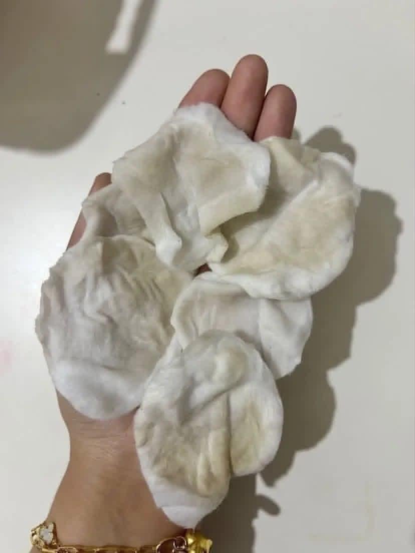 Rafanolua's tweet photo. eu achei que era só mais uma misturinha aleatória do X… aí comecei a usar ácido glicólico + hidratante nas axilas e fiquei: GENTE??? 😭 a aparência da pele ficou muito mais lisinha e uniforme pra mim. https://t.co/fgoxdYFIgA