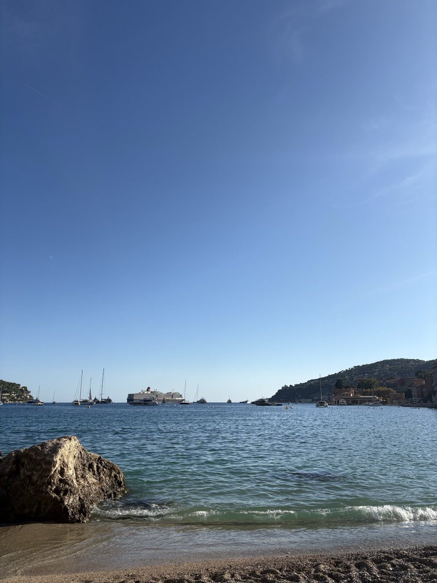 lxluclx's tweet photo. fui a la universidad, fui al gimnasio y después vine acá la superioridad del desempleo en el mediterráneo sigue invicta https://t.co/KU62XKtHaZ