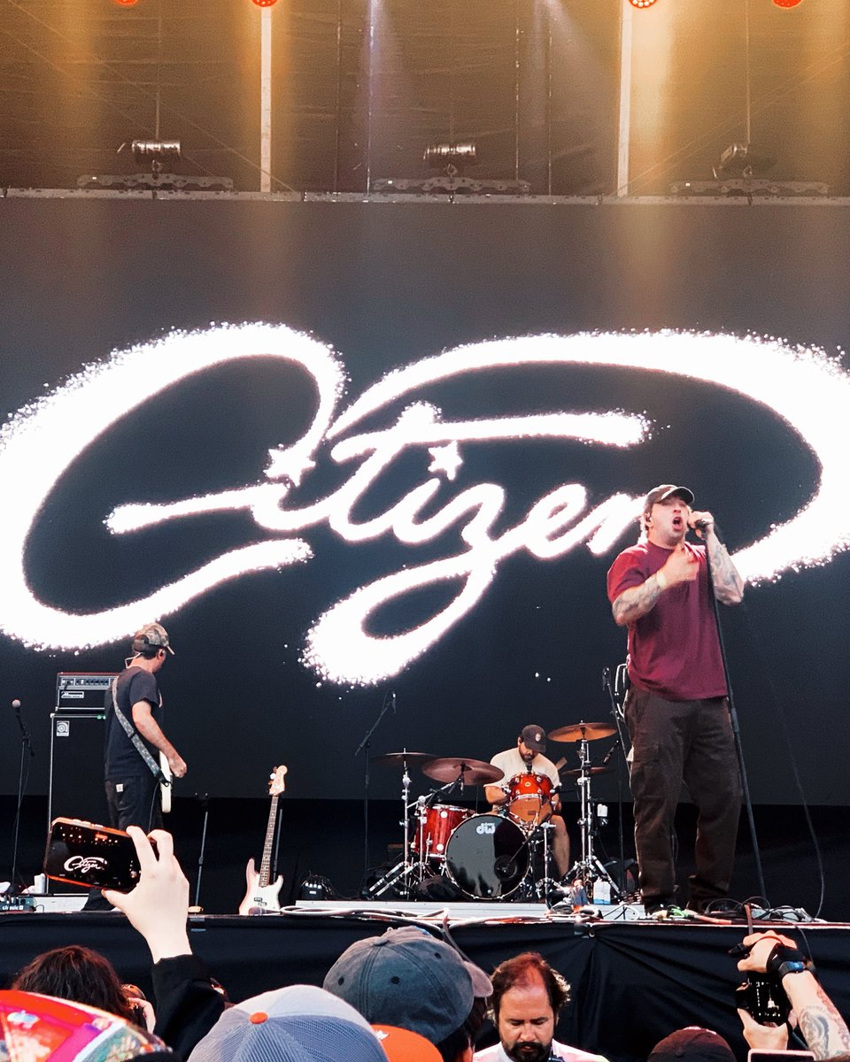 estrellaafuugaz's tweet photo. gracias #vanswarpedtourmexico2026 por tanto, neta gracias, será uno de los días más memorables por siempre. 😭🥲💐🇲🇽🤍 https://t.co/pFBi3a2ut7