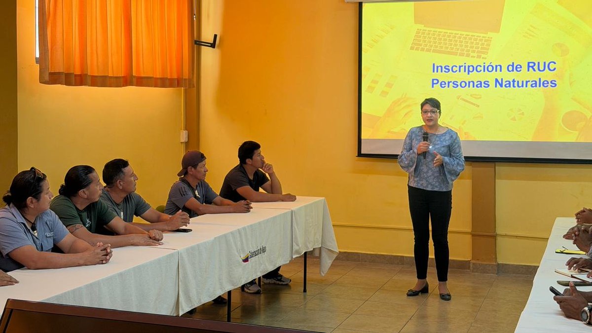 SRIoficialEc's tweet photo. #SRIenNapo

En Tena, capacitamos a 20 guías turísticos sobre deberes formales y el uso del #FacturadorSRI.

Fortalecemos sus conocimientos tributarios para promover una gestión responsable y contribuir al crecimiento sostenible del sector turístico en la provincia. https://t.co/Kmw0a2zd0l