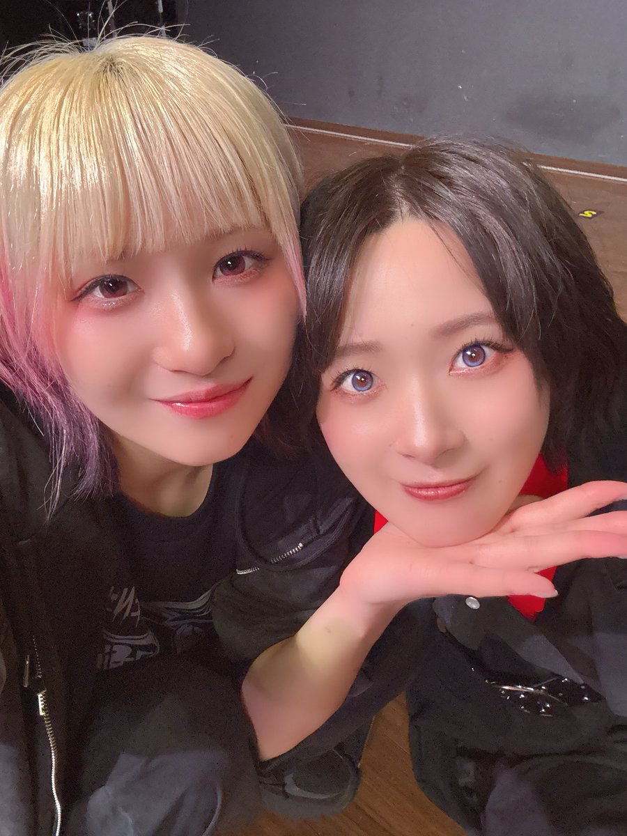 morishitamao's tweet photo. せり生誕祭ありがとうございました🐺⚡️

めちゃくちゃ最高だった！！
今年もみんなでお祝いできて嬉しかった✨️

こんなに長く一緒にいても近くで見ていてもステージングや人間性がプロで本当に尊敬するところがたくさんだなぁって改めてとても思う…！
めっちゃかっこよかったよ〜⚡️🔥

幸せな一年になりますように…！
おめでとう🎂