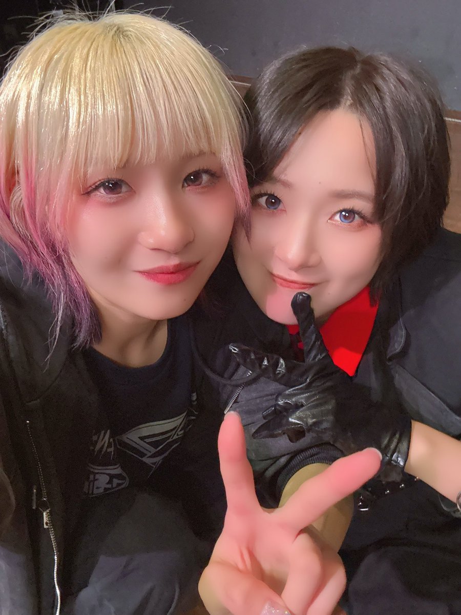 morishitamao's tweet photo. せり生誕祭ありがとうございました🐺⚡️

めちゃくちゃ最高だった！！
今年もみんなでお祝いできて嬉しかった✨️

こんなに長く一緒にいても近くで見ていてもステージングや人間性がプロで本当に尊敬するところがたくさんだなぁって改めてとても思う…！
めっちゃかっこよかったよ〜⚡️🔥

幸せな一年になりますように…！
おめでとう🎂