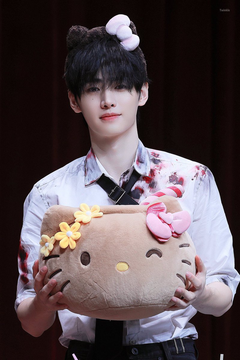 longlivesaoy's tweet photo. กรุตราย วันนี้มีทั้งตุ้กตาพร้อมเครื่องหัว หนุฮุนคิตตี้ สวยน่ารักมากกกกกก โคดแบ๊วเข้าเส้น นี่ไม่ใช่แค่เคะเกาหลี นี่เคะระดับโลก 😭😭😭😭🩷🩷🩷🩷🎀 https://t.co/TQ2XEFCJit