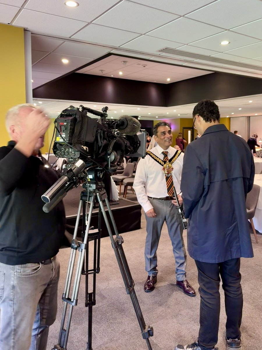 WolvesMayor's tweet photo. Grit, ingenuity &amp; pride in place - three qualities that capture the spirit of the Black Country.

It was a pleasure to join the Black Country Chamber of Commerce to celebrate the 50 businesses recognised through the Bostin’ campaign &amp; the contribution they make across our region. https://t.co/bAWOPi1RQr