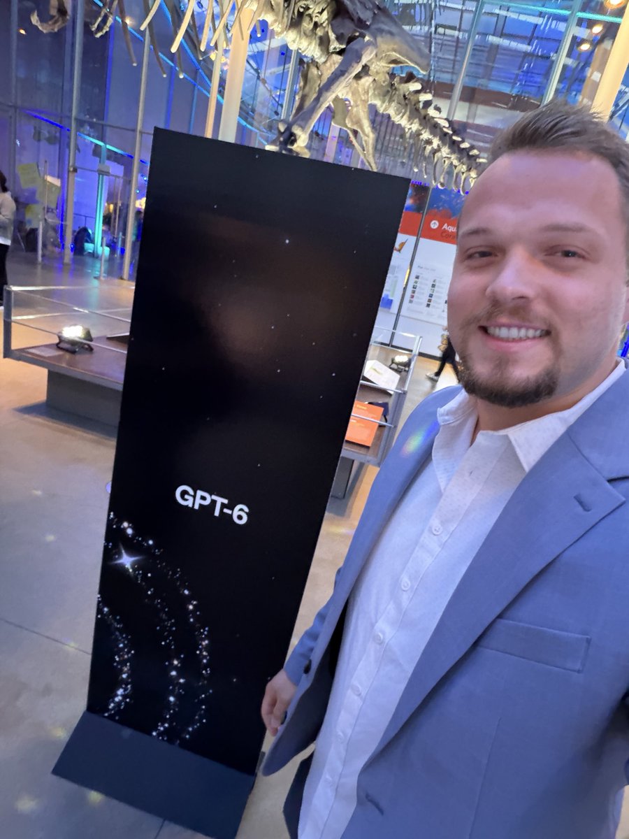 TroyJr4103's tweet photo. Okay, that was awesome.

Had a blast at @OpenAI’s GPT-6 Community Night celebrating Astra.

Some really fun demos, met a ton of great people, and somehow left with even more things I want to build than I came in with.

Thanks for having me @OpenAI and great to meet you @sama! https://t.co/oG1ZJmnqVi