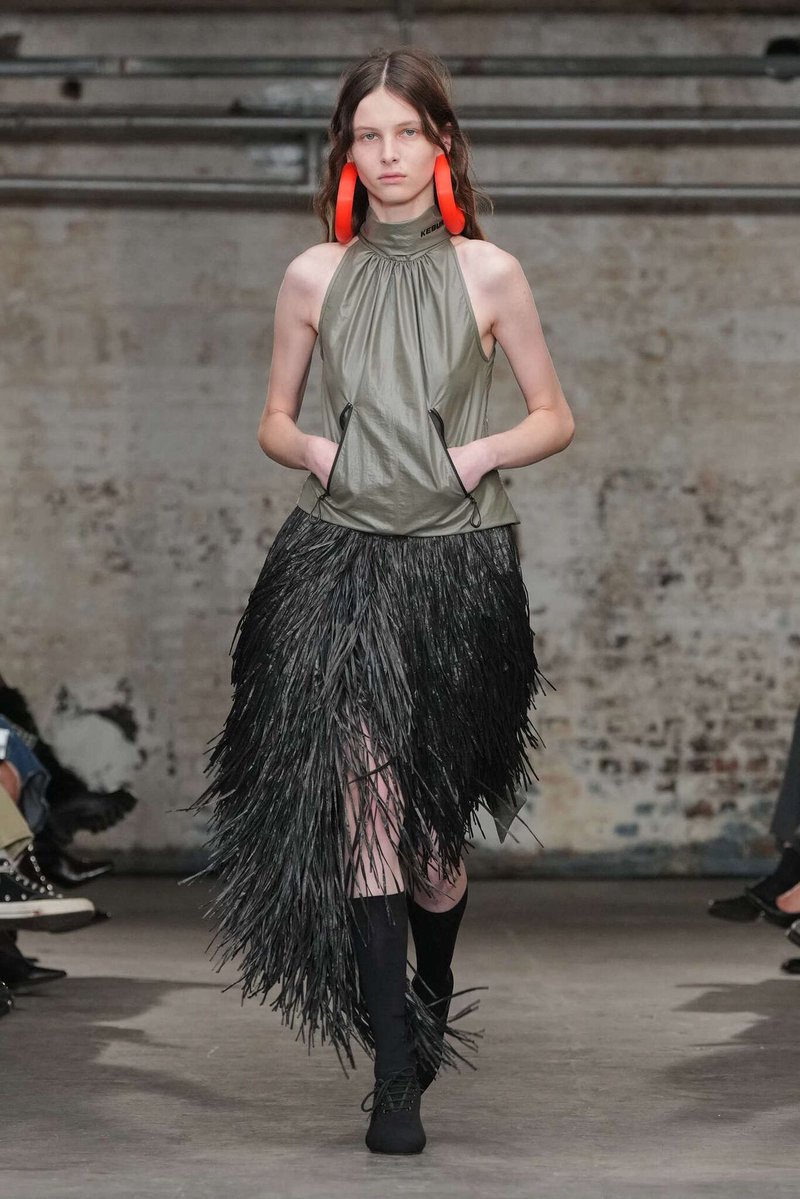 kendam_com's tweet photo. Keburia Spring Summer 2027 Ready-To-Wear collection runway presented at London Fashion Week SS27 (September 17, 2026) https://t.co/Ncl9gnuCyy
- - -
#Keburia #SS27 #Runway #LFWSS27 #FashionWeek #Kendam https://t.co/kFYoobZWMr