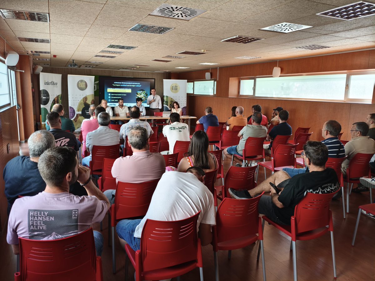 interoleo's tweet photo. Arrancan ya las JORNADAS TÉCNICAS GRUPO INTERÓLEO: “La mayor cantidad con la mejor calidad”
en el GEOLIT Parque Científico Tecnológico  - Jaén https://t.co/idks1b8qf4